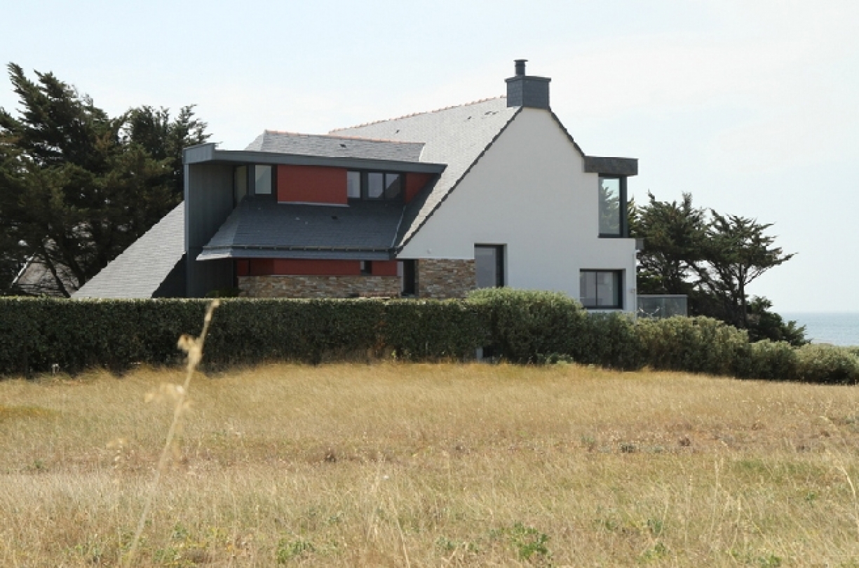 Construction, aménagement et extension d'une maison individuelle à LA TURBALLE (44)